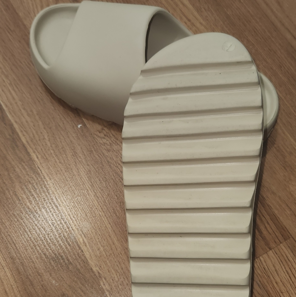 Yezzy Slides Bone Color REPS - Picture 3 of 4